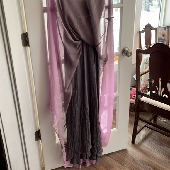 Beautiful Silk gown, size 8 - Picture 7 of 11
